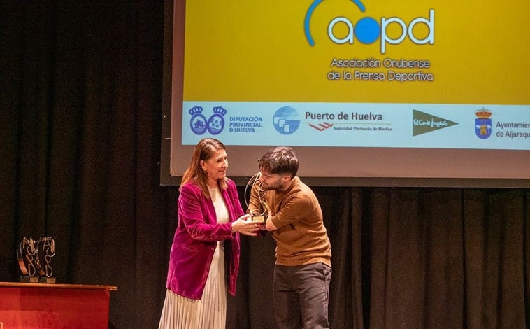 Imagen principal - Carolina Marín, Premio a la Excelencia Deportiva: «Es un placer y un honor, me siento feliz de estar en casa»