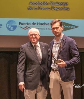 Imagen secundaria 2 - Carolina Marín, Premio a la Excelencia Deportiva: «Es un placer y un honor, me siento feliz de estar en casa»