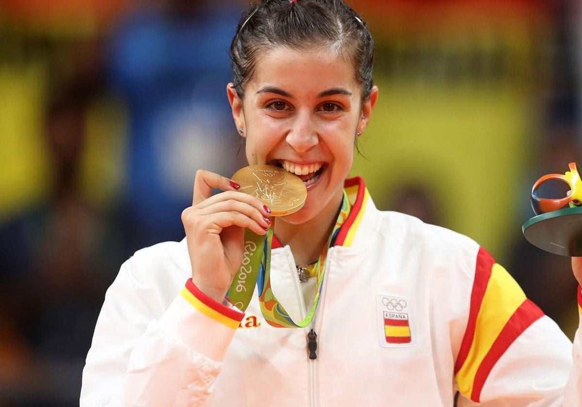 Carolina Marín con el oro olímpico que logró en Río de Janeiro en el año 2016