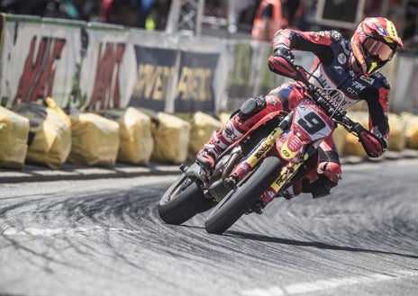 Imagen secundaria 1 - Paquito Gómez se mantiene firme en la lucha por el Mundial Rookie de Supermotard tras correr en Alemania