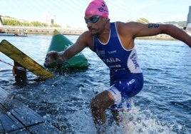 El legendario Iván Raña y Cristiana Palma ganan el Triatlón Olímpico de Huelva