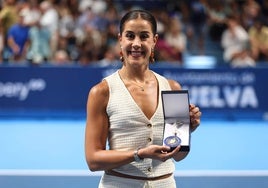 Copa del Rey de Tenis de Huelva: Carolina Marín recibe con «mucha ilusión» la medalla de honor del Recreativo