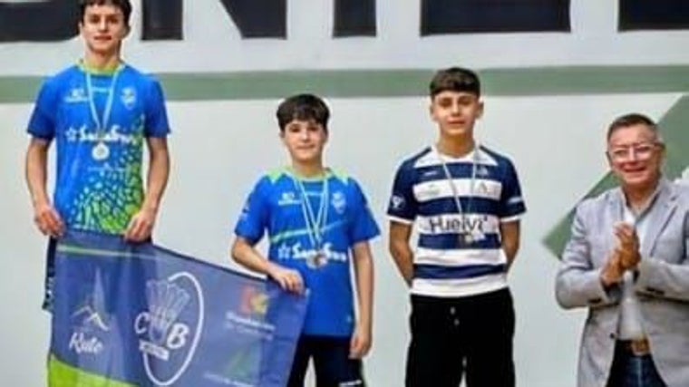 Los jugadores del IES La Orden Pablo Abián y Silvia Redondo, campeones de dobles mixto en el Máster de Estella