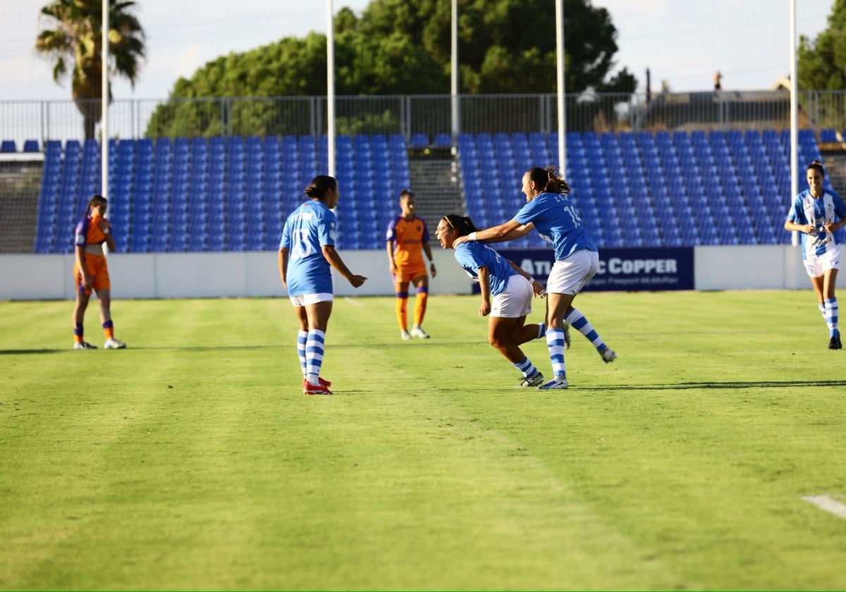 El conjunto onubense celebra uno de los goles