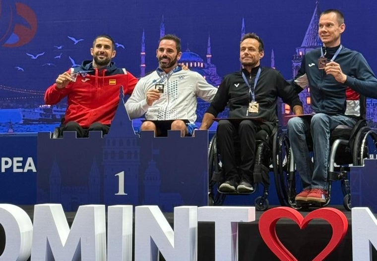Motero, con sus compañeros de podio en el Europeo