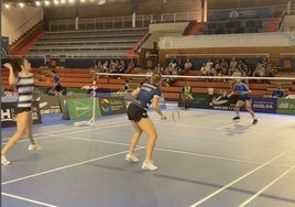 Un encuentro del duelo entre el clbu onubense y el CB Oviedo