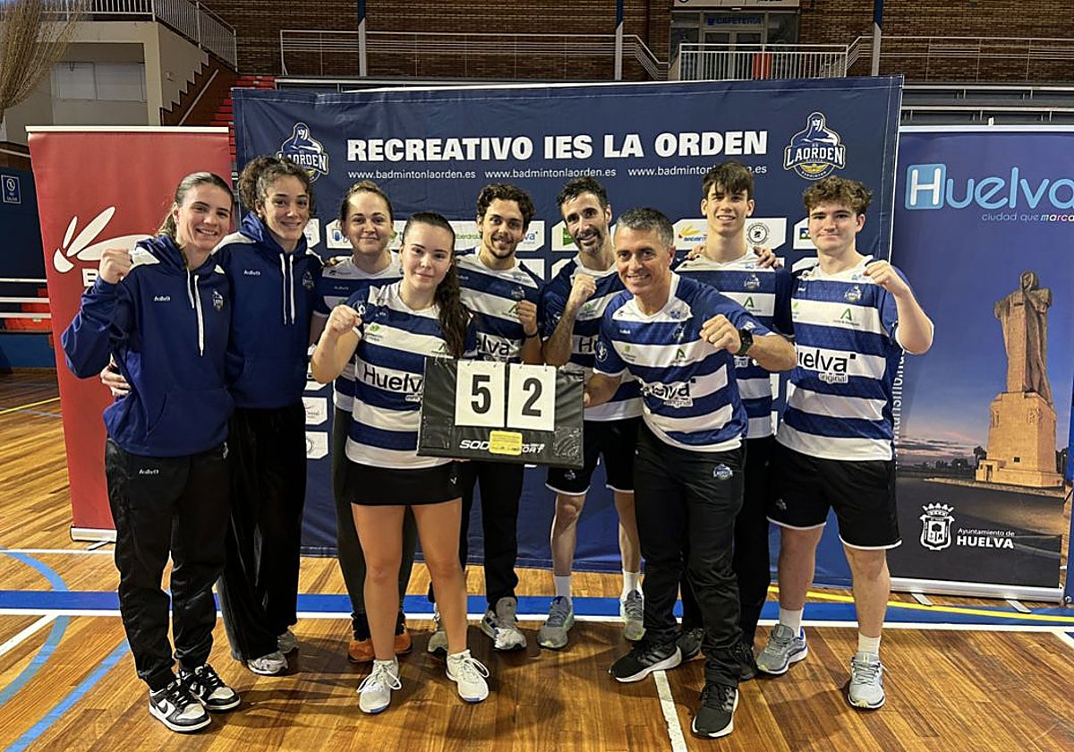 El conjunto onubense celebra el triunfo