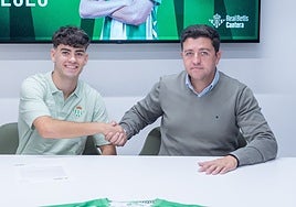 Iván Corralejo tras firmar la ampliación de su contrato con el Betis hasta el año 2028