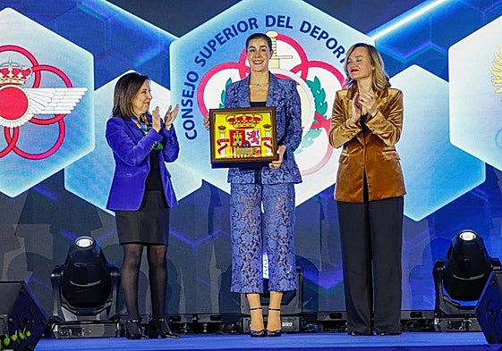 Distición a Carolina Marín como Reservista de Honor del Ministerio de Defensa