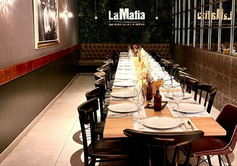 El restaurante  La Mafia busca camareros