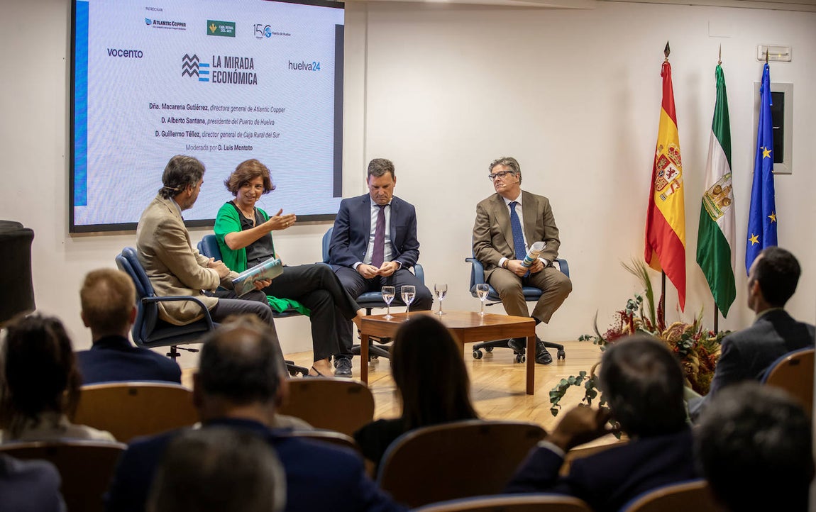 En la mesa redonda han participado Macarena Gutiérrez, Alberto Santana y Guillermo Téllez
