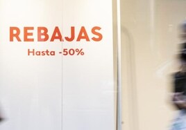 La inflación y la subida de las hipotecas provocan un descenso del 10% en las ventas durante las rebajas en Huelva