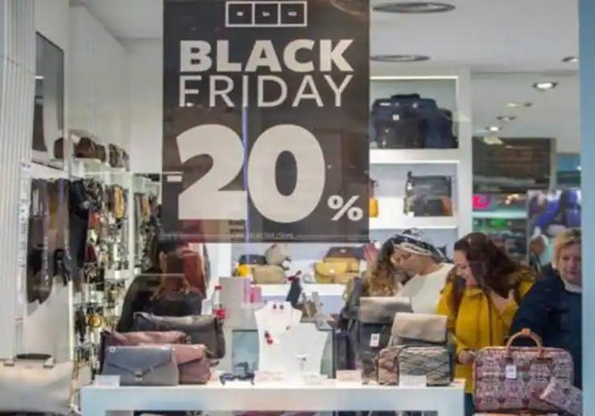 Imagen de archivo de una tienda con descuentos por el 'Black Friday'