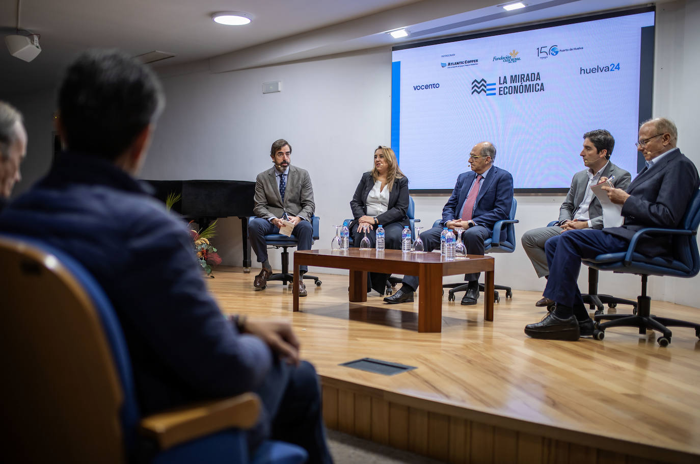 La mesa coloquio 'Un nuevo horizonte para la aeronáutica andaluza', en imágenes