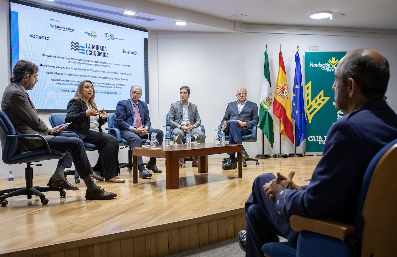 La mesa coloquio 'Un nuevo horizonte para la aeronáutica andaluza', en imágenes