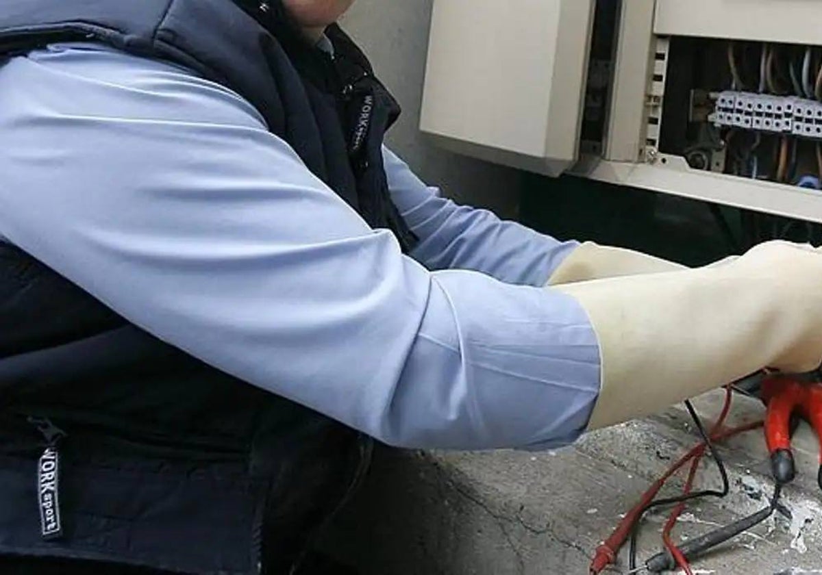 Cuatro vacantes de electricista para trabajar en Huelva