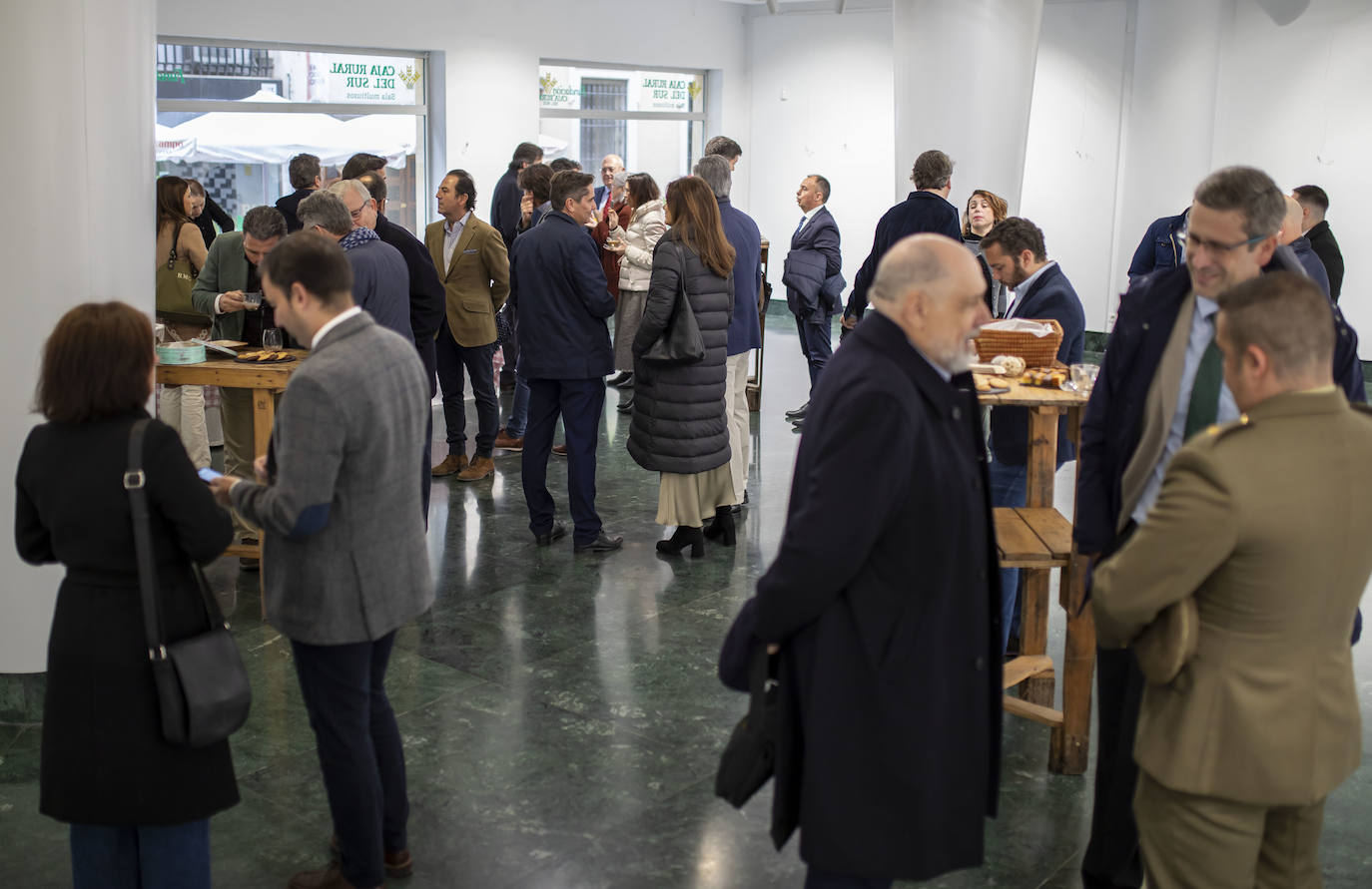 Desayuno previo a la mesa coloquio celebrada en la sede de la Fundación Caja Rural del Sur