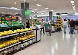 Los supermercados y centros comerciales que abren mañana en Huelva