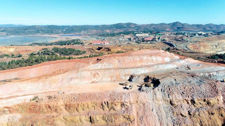 San Dionisio, explotación aledeaña a la actual operación