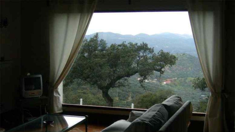 Vistas desde el salón de una casa rural en la sierra de Aracena