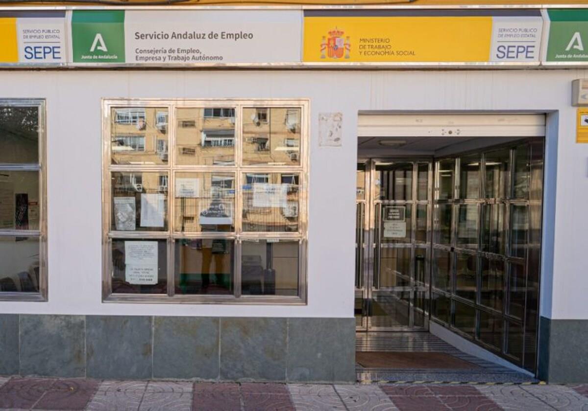 Entrada a una oficina del SEPE en Andalucía