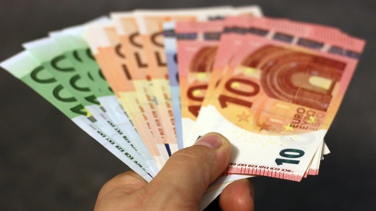 La ayuda de 2.000 euros de la Seguridad Social para los padres con hijos nacidos a partir de 2007 que cumplan estos requisitos