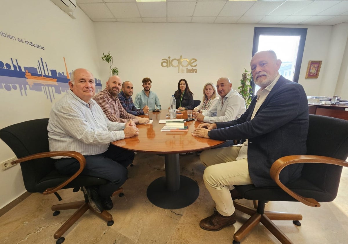 La reunión de esta mañana entre miembros de CSIF Huelva y de AIQBE