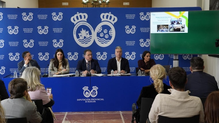David Toscano presidiendo esta mañana la Asamblea General de la Agencia Destino Huelva
