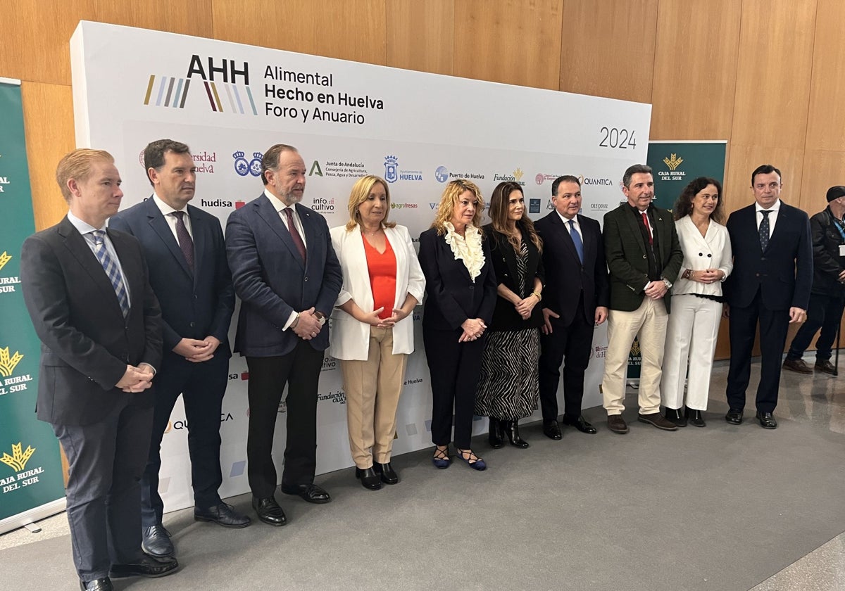 Las autoridades antes del comienzo de la segunda edición de Hecho en Huelva Alimental 2024
