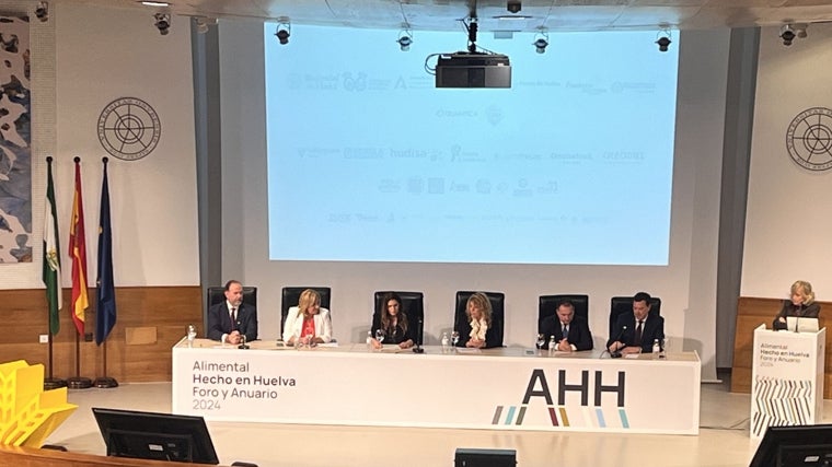 Hecho en Huelva Alimental reúne a cerca de un centenar de empresas ligadas a la agricultura, ganadería, pesca e industria