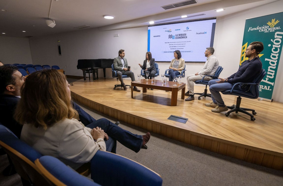 Las imágenes del coloquio &#039;Pioneros. Así son las startups de éxito nacidas en Huelva&#039;