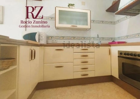 Imagen secundaria 1 - EL apartamento cuenta con una habitación, baño, ascensor y garaje incluido