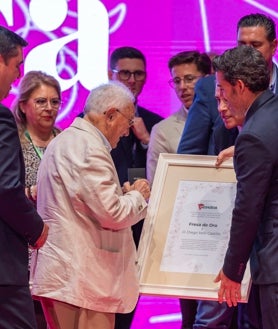 Imagen secundaria 2 - Diego Velo, 'Fresa de Oro': «En un mes cumplo 92 años y este premio me va a ayudar a seguir funcionando»