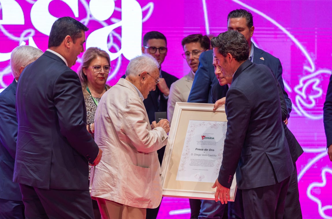El arranque del X Congreso Internacional de Frutos Rojos de Huelva, en imágenes