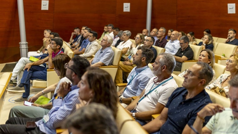 Asistentes a la jornada técnica celebrada este miércoles en las Cocheras del Puerto