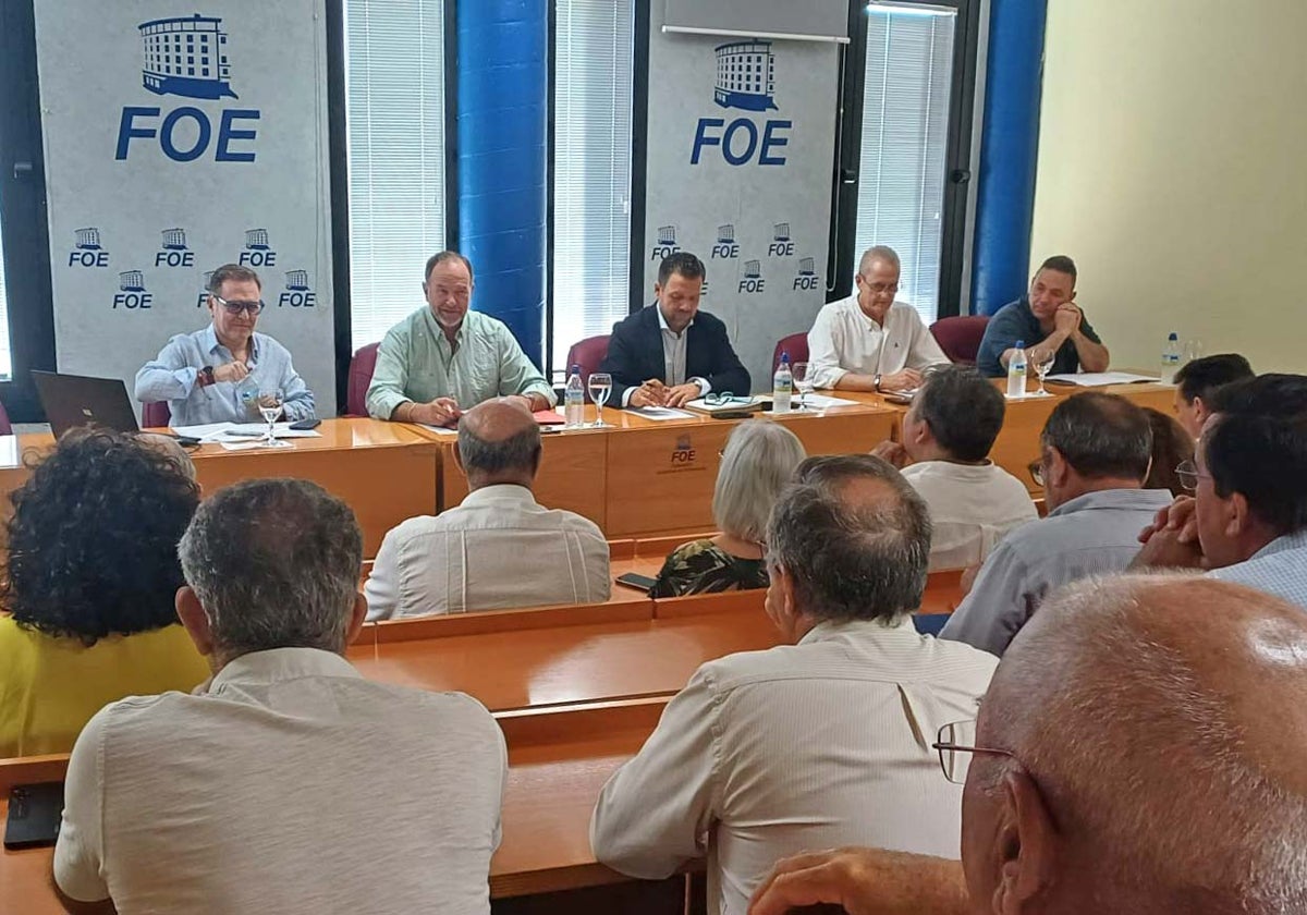 La Junta Directiva celebrada en la sede de la patronal onubense