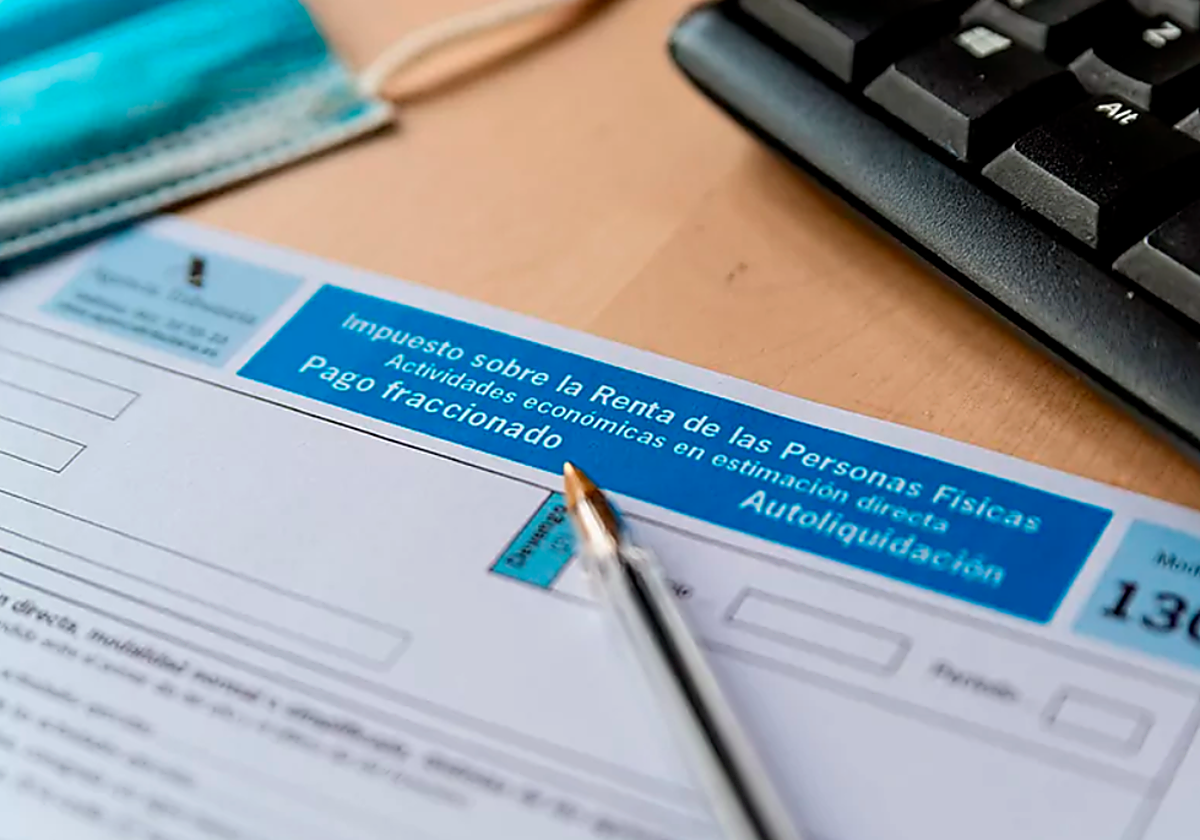 Imagen de archivo de un borrador impreso de la declaración de la renta