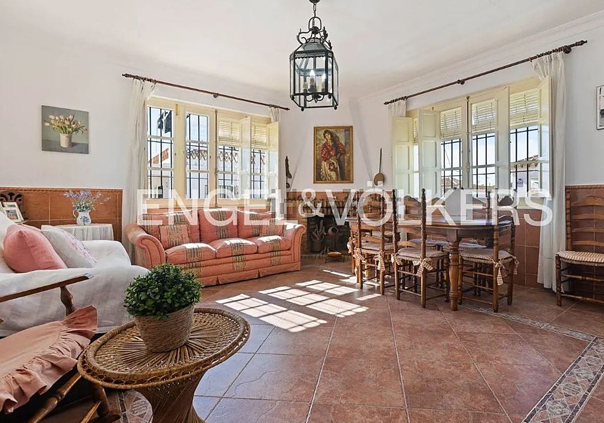 El precio de salida de este chalet ubicado en La Antilla es de un millón y medio de euros