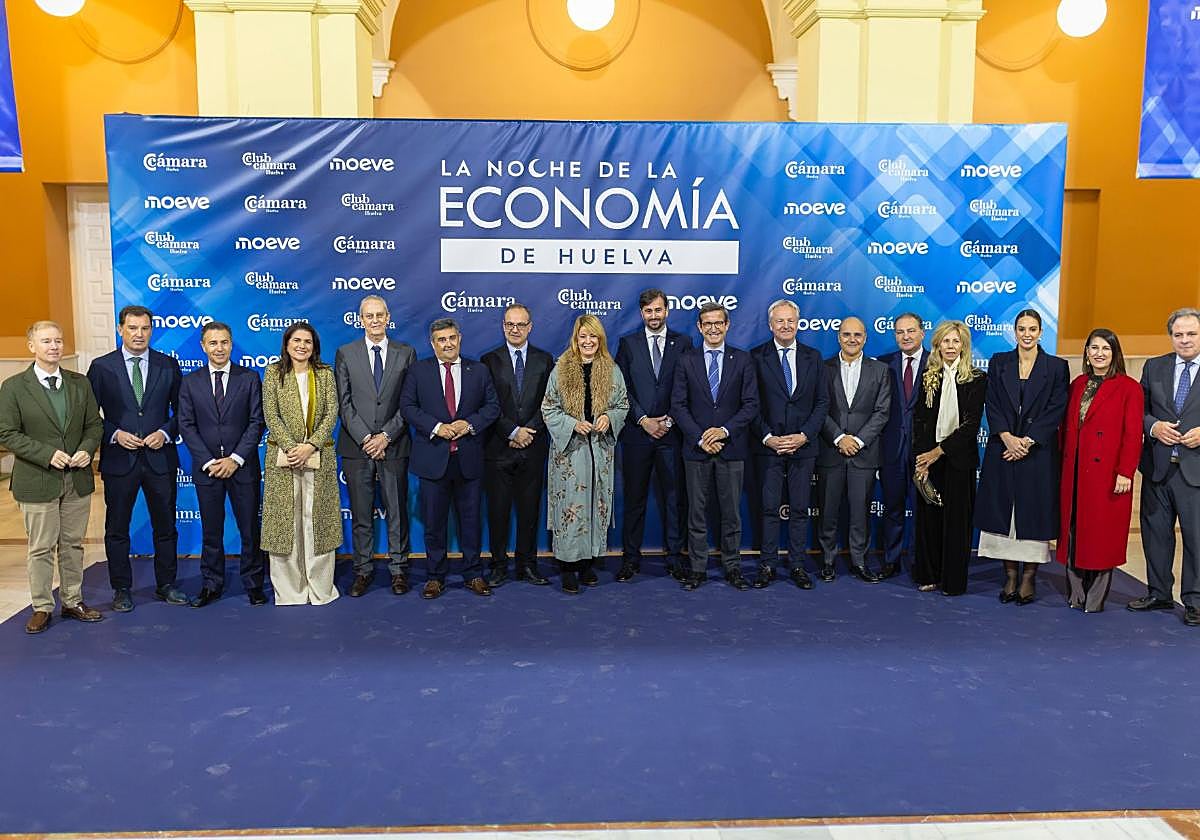 Foto de familia de 'La Noche de la Economía de Huelva'