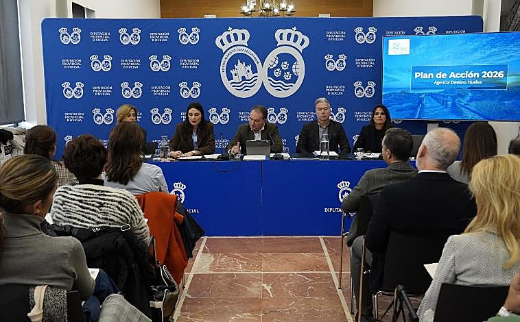 Imagen principal - Huelva bate su récord de visitantes con 1,67 millones de turistas en el verano de 2025