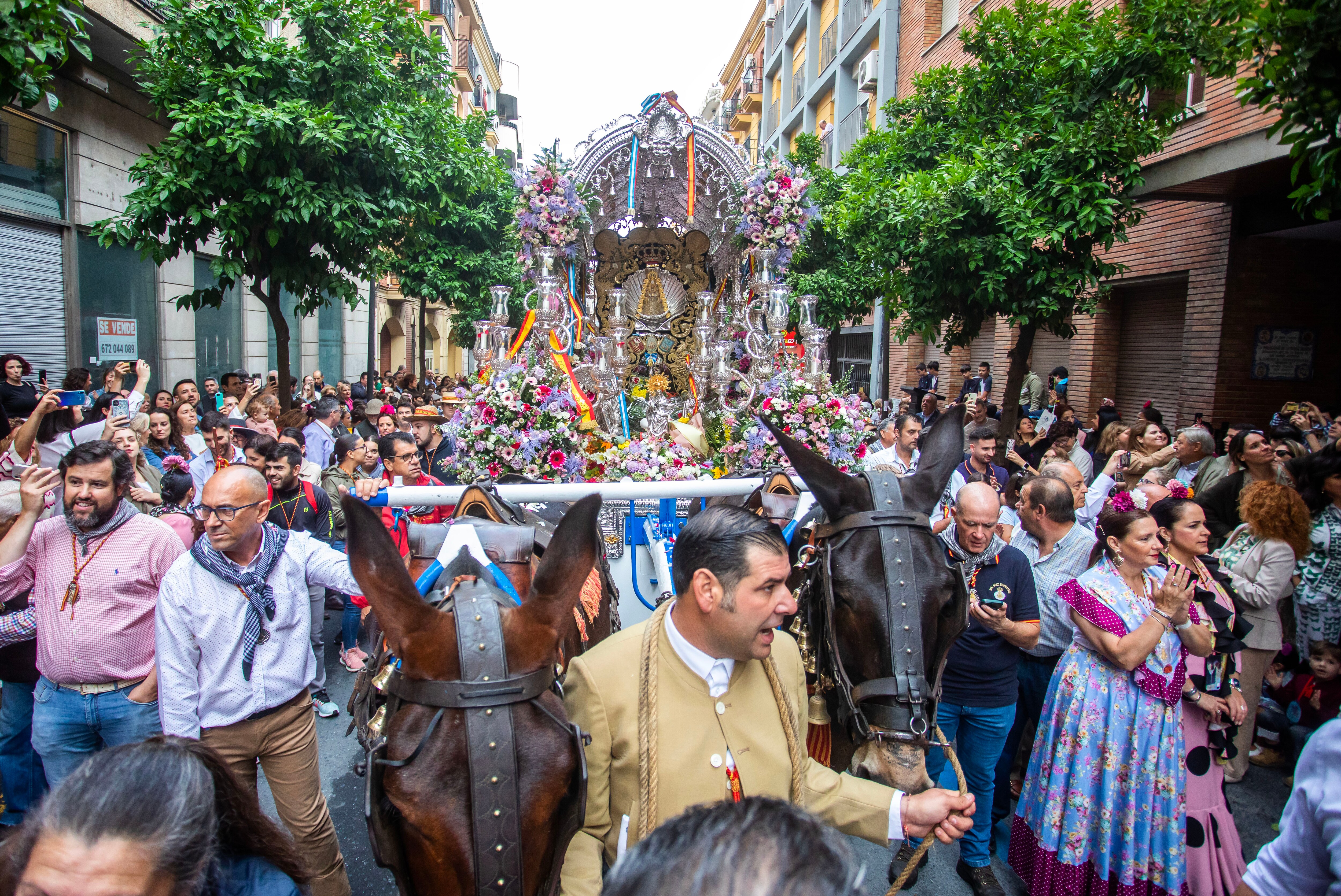 Galería de imágenes: Emigrantes va ya al encuentro de la Virgen del Rocío