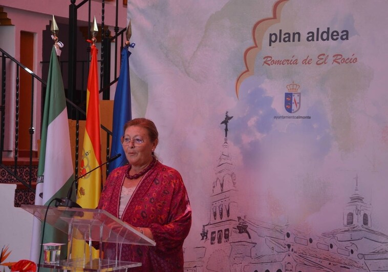 La alcaldesa de Almonte en la presentación del Plan Aldea 2023