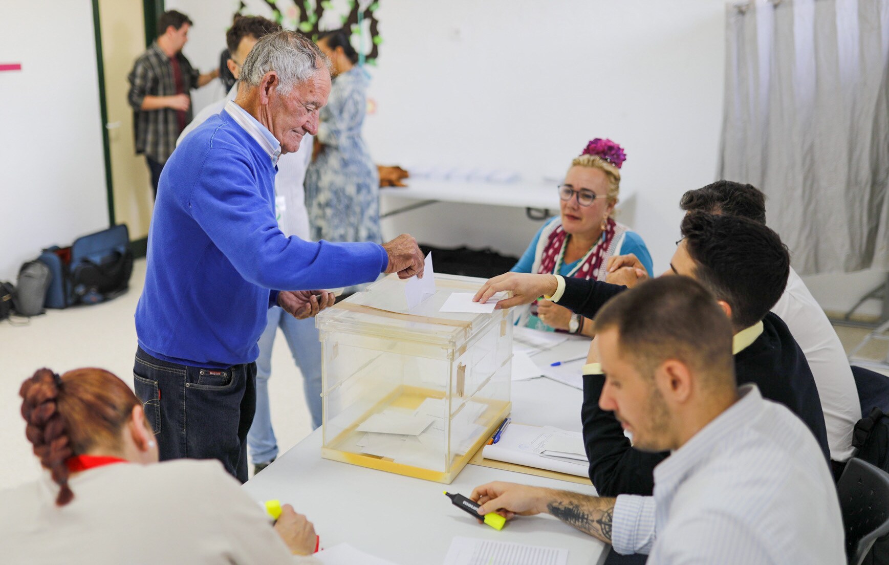 Votaciones en el colegio electoral de El Rocío