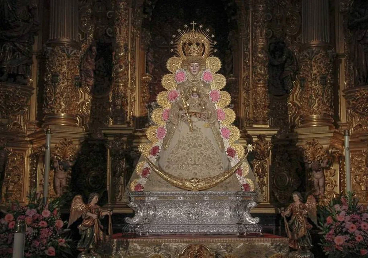 La Virgen del Rocío ya se encuentra de nuevo en la aldea almonteña