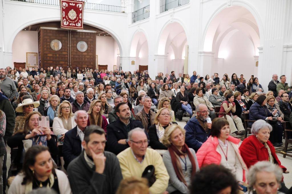 Las imágenes de la imposición de la Medalla de Huelva a la Virgen del Rocío