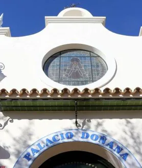 Imagen secundaria 2 - Un palacio convertido en Hotel en El Rocío: así es uno de los hoteles más bonitos de Huelva