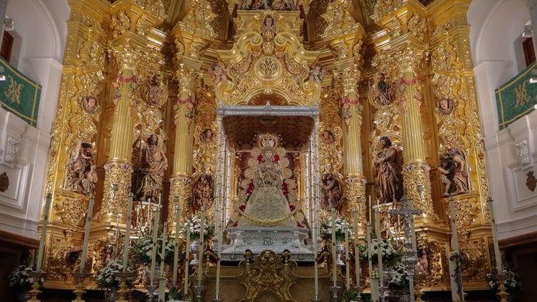 La Virgen del Rocío ya espera en su trono la llegada de la romería de 2024