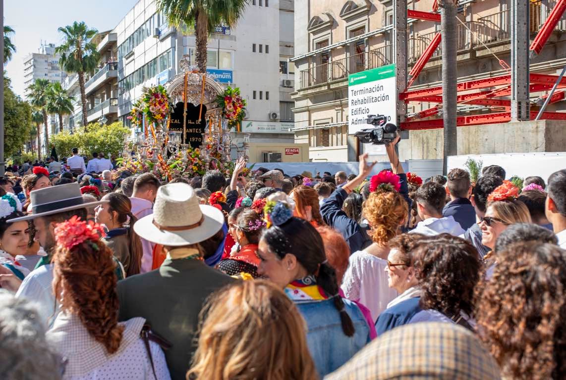 Salida de la Hermandad del Rocío de Emigrantes 2024, en imágenes