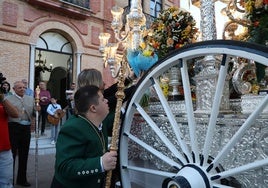 Un momento de la salida de la Hermandad del Rocío de San Juan del Puerto