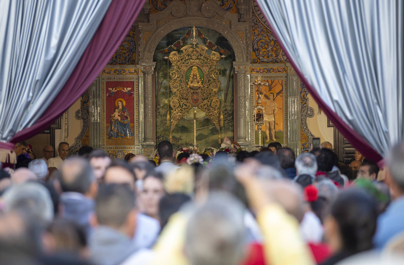 La salida de la hermandad del Rocío de Huelva 2024, en imágenes